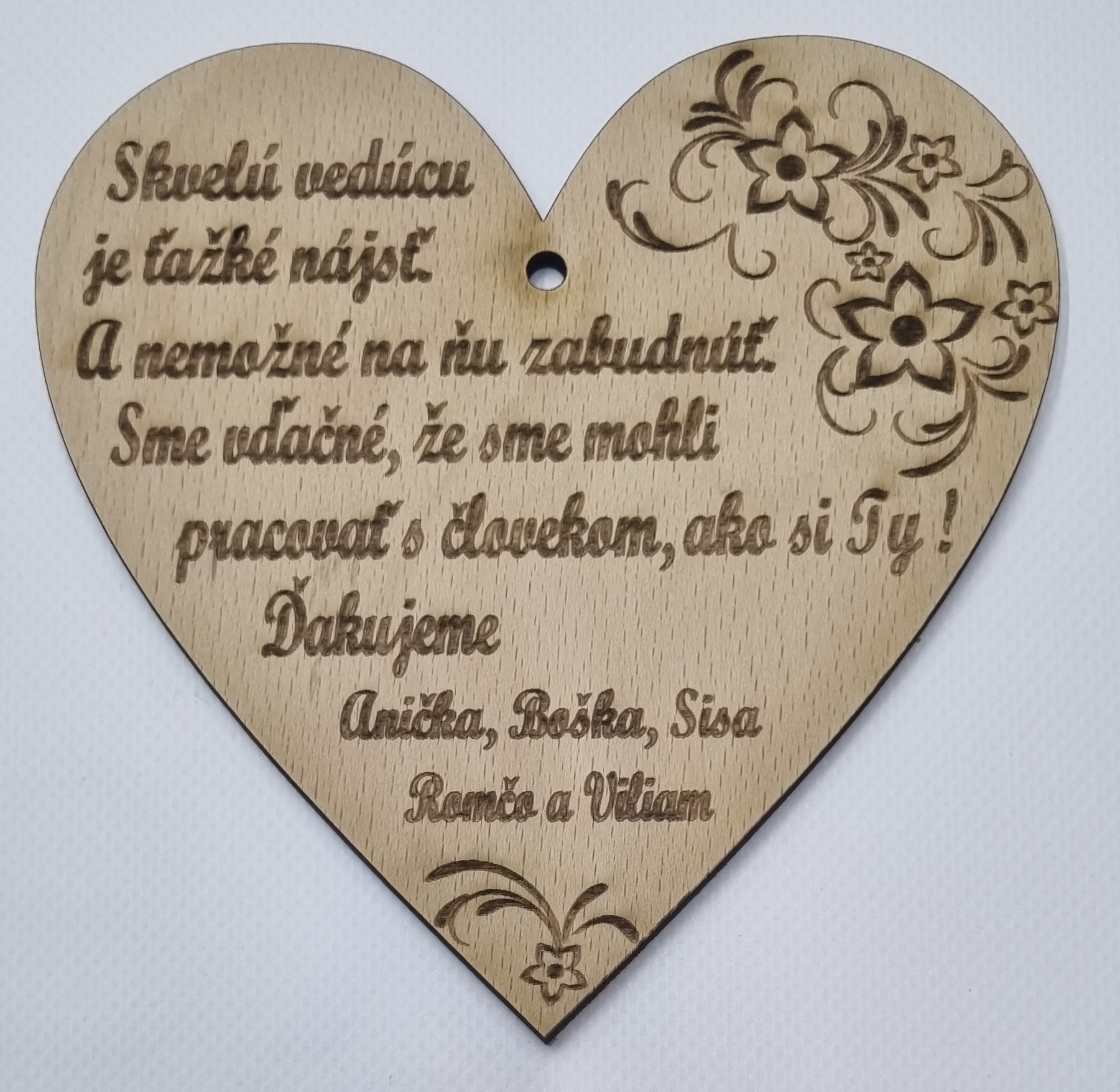 Drevené srdce na zavesenie