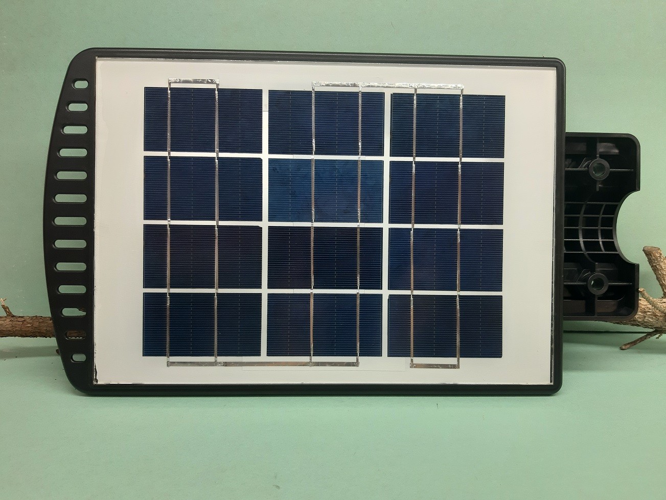 LED solárne pouličné svetlo