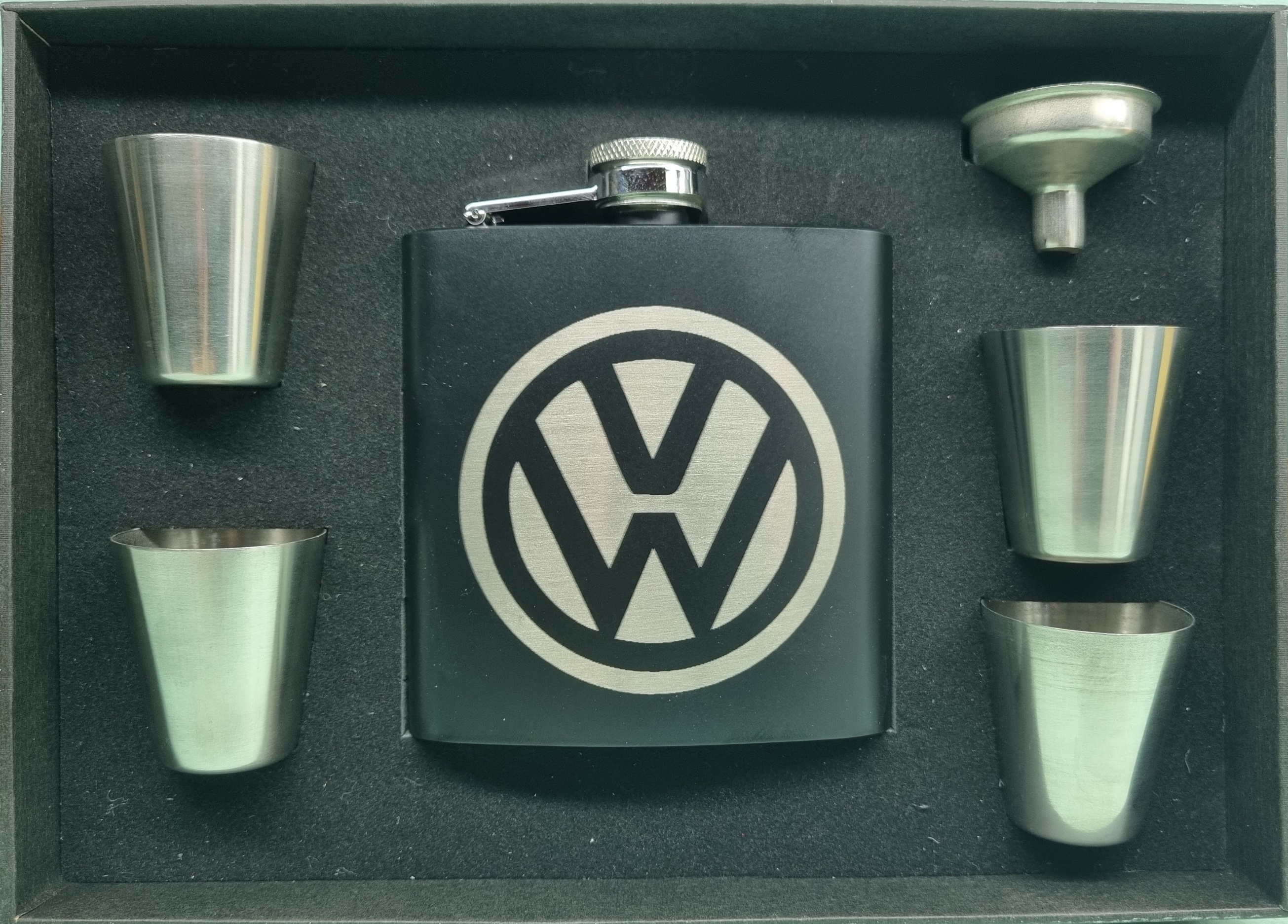 Ploskačka Volkswagen SADA 4 poháriky a lievik