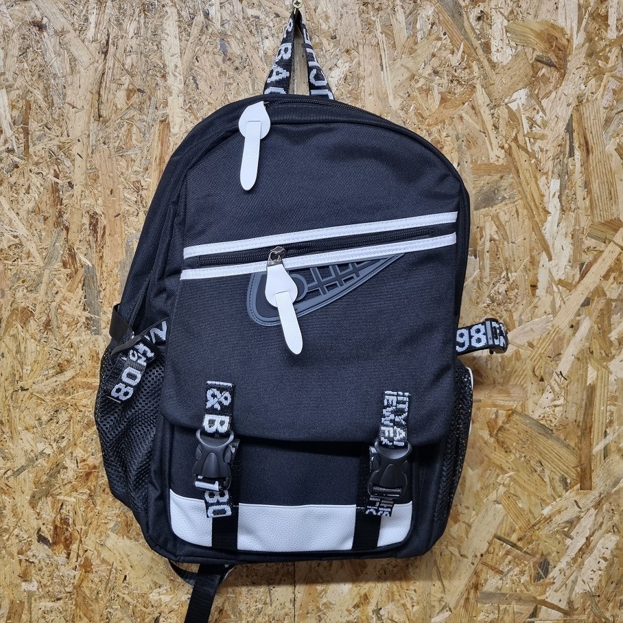 Ruksak čierno-biely 15L